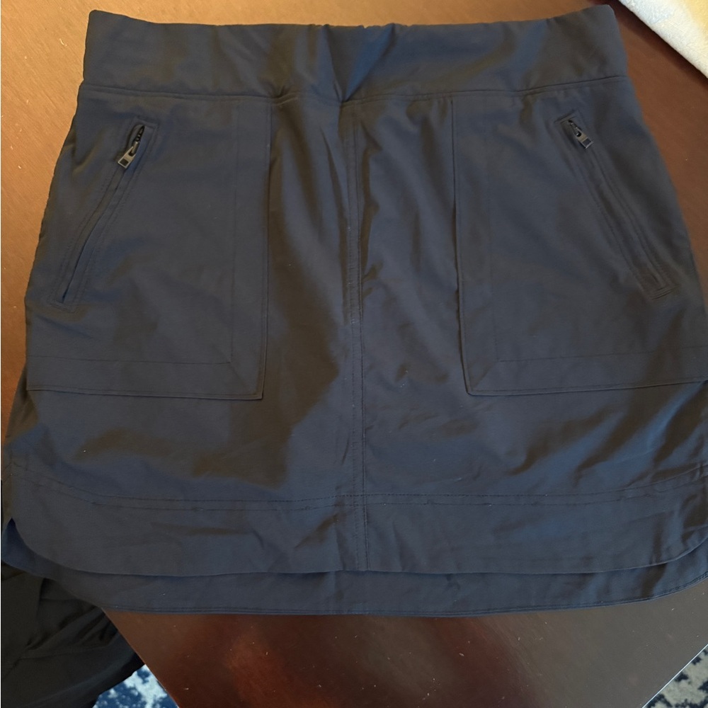 Athleta Chelsea Cargo skort — black — size 10